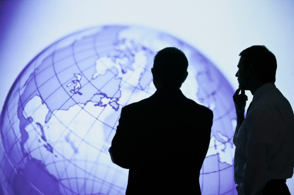 Через 100 лет в сфере власти мы увидим мир, где правительства будут работать для блага своих граждан